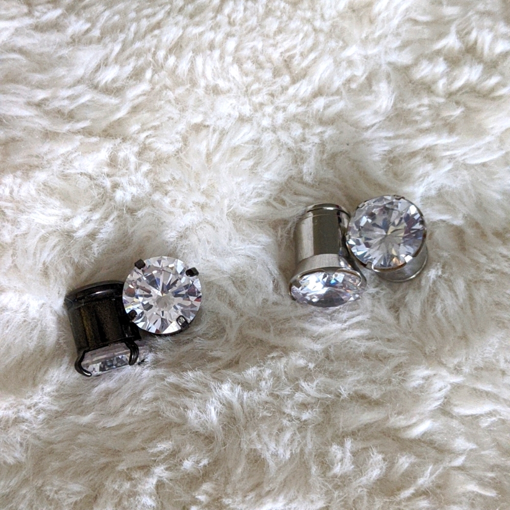 2 pairs Solid 00g Plugs